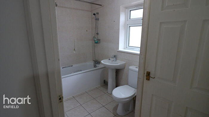 1 Bedroom Apartment To Rent In Boreham Road, London, N22