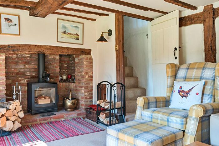 3 Bedroom Cottage For Sale In Bridge Road, Aylesbury, HP18