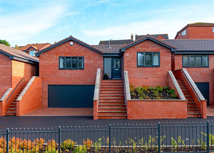 2 Bedroom Detached Bungalow To Rent In Auckland Road, Kingswinford, DY6