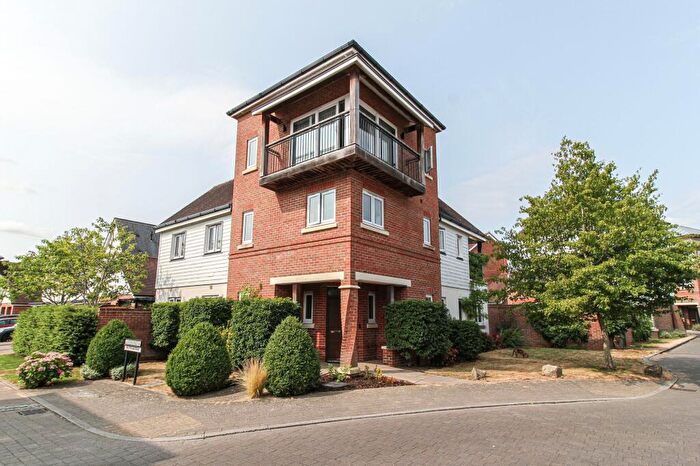 5 Bedroom Detached House For Sale In Willowbourne, Fleet, GU51