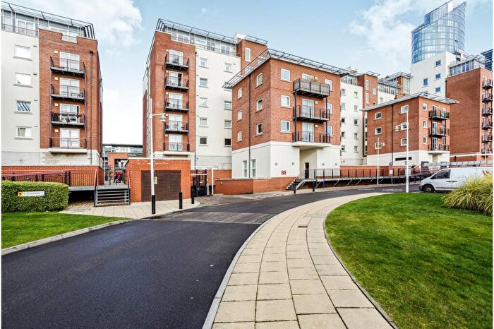 2 Bedroom Flat To Rent In Brecon House, The Canalside, Portsmouth, PO1