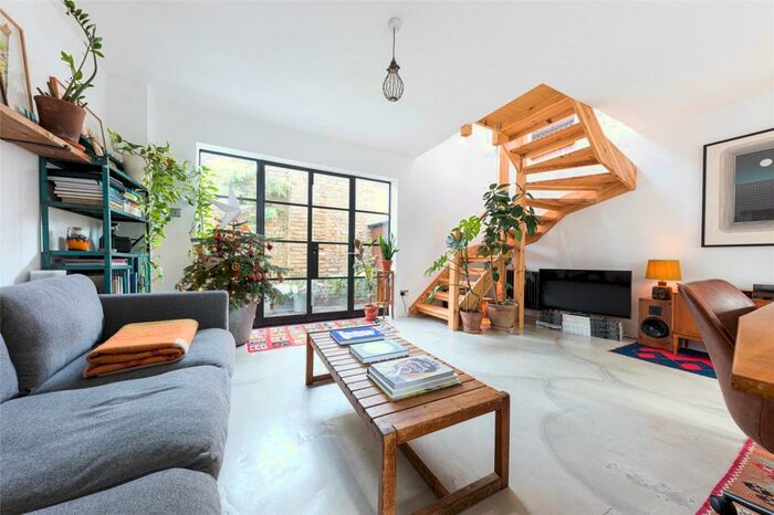 1 Bedroom Semi-Detached House To Rent In Lyn Mews, Palatine Road, London, N16