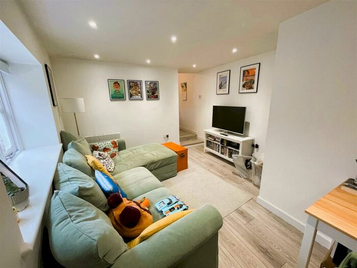 1 Bedroom Maisonette To Rent In High Street, Lymington, SO41