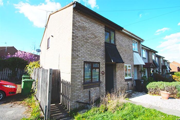 2 Bedroom End Terrace House To Rent In Harebell Close, Billericay, CM12