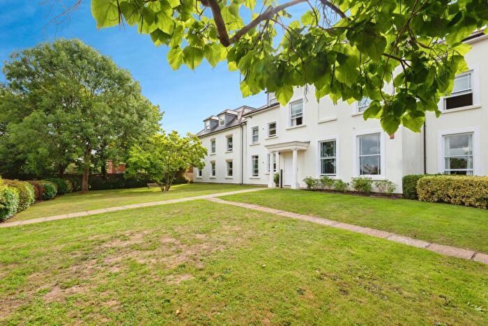 2 Bedroom Flat For Sale In Ladbroke Road, Redhill, Surrey, RH1