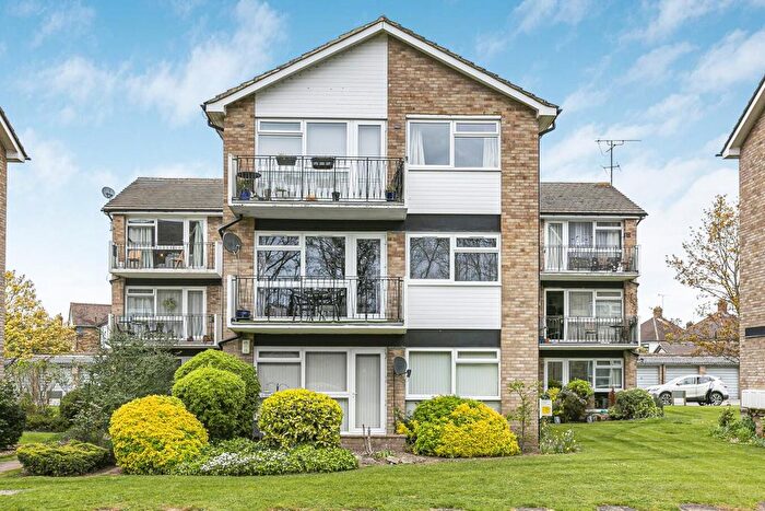 2 Bedroom Flat For Sale In Manor Road, Ashford, TW15