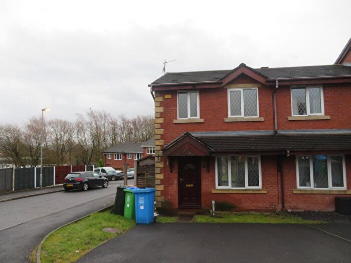 3 Bedroom Semi Detached House To Rent In Margroy Close, Shawclough, OL12