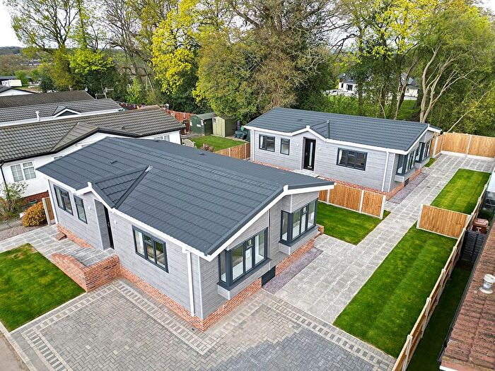 2 Bedroom Park Home For Sale In Woodlands Drive, Kings Langley, Hertfordshire, WD4