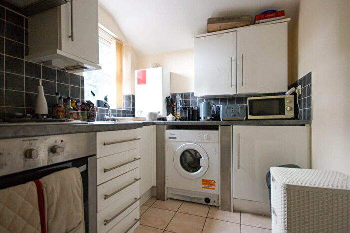 2 Bedroom Flat To Rent In Raddlebarn Road, Selly Oak, Birmingham, B29