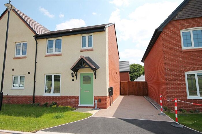3 Bedroom Semi-Detached House To Rent In Higherside Drive, Whiston, Knowsley, L35