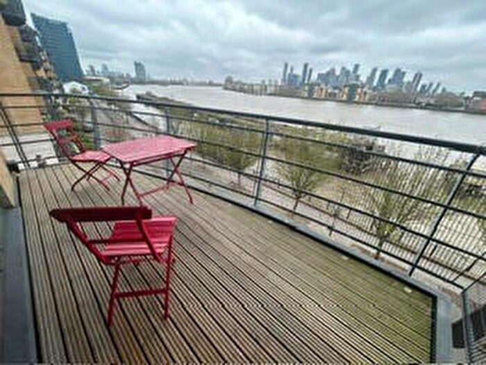 2 Bedroom Flat To Rent In Thistley Court, Glaisher Street, London, SE8