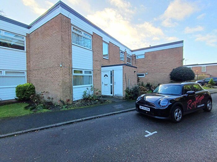 2 Bedroom Apartment To Rent In Alderley Lodge, Ws, SK9