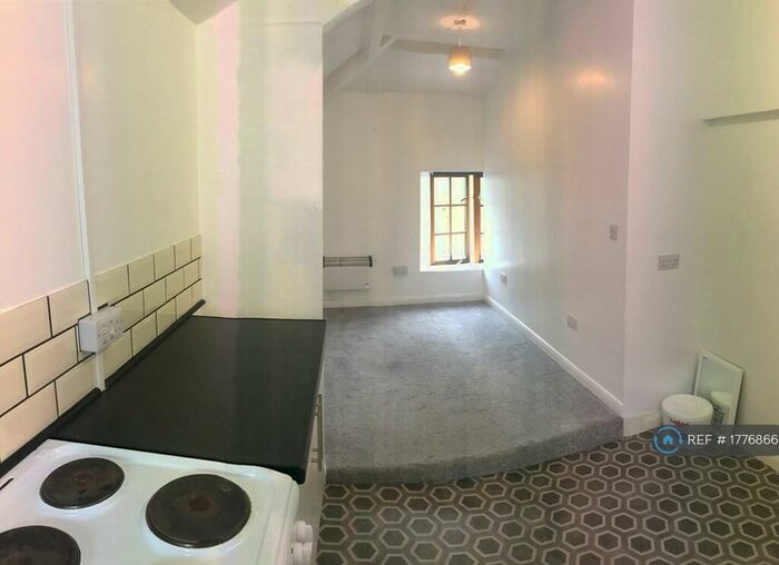 1 Bedroom Flat To Rent In Broad Street, Launceston, PL15
