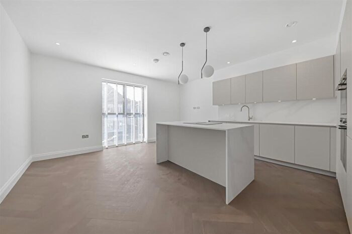 1 Bedroom Apartment To Rent In Beechcroft Avenue, Golders Green, NW11