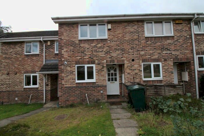 2 Bedroom Town House To Rent In Greenfields, Heckmondwike, West Yorkshire, WF16