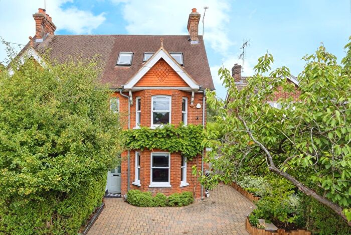 5 Bedroom Semi-Detached House For Sale In St. Johns Road, Farnham, Surrey, GU9