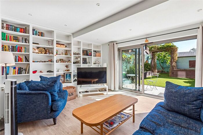 4 Bedroom Terraced House For Sale In John Hunter Avenue, London, SW17