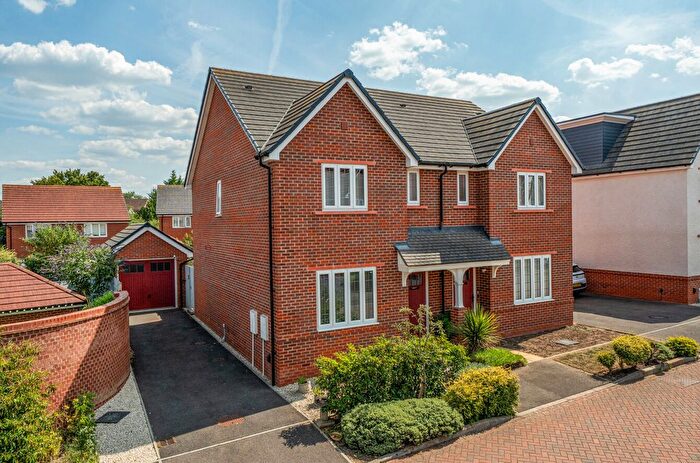 3 Bedroom Semi Detached House For Sale In Porthcawl Drive, Binfield, Bracknell, Berkshire, RG42