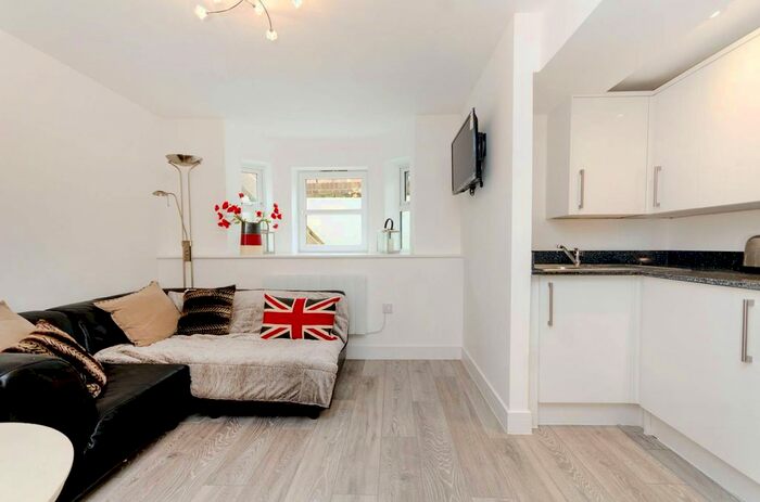 1 Bedroom Flat To Rent In Victoria Road, Guildford, GU1