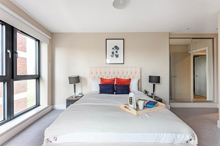 2 Bedroom Flat For Sale In Nether Street, London, N3