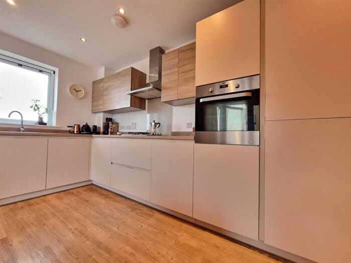 2 Bedroom Flat To Rent In Handley Page Road, Barking, IG11