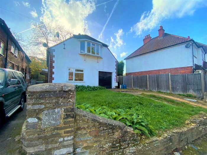 3 Bedroom Detached House To Rent In Josephs Road, Guildford, GU1