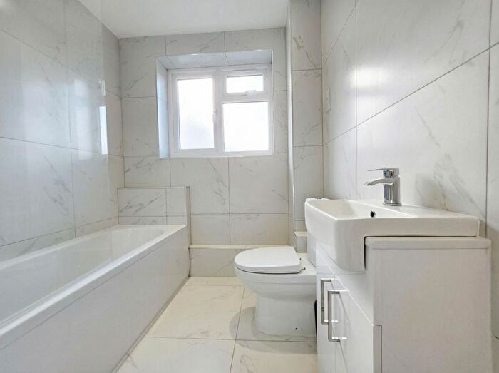 1 Bedroom Flat To Rent In Windsor Court, N14