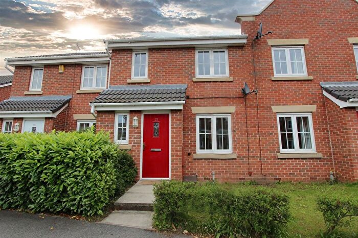 3 Bedroom Terraced House For Sale In Archdale Close, Chesterfield, Derbyshire, S40