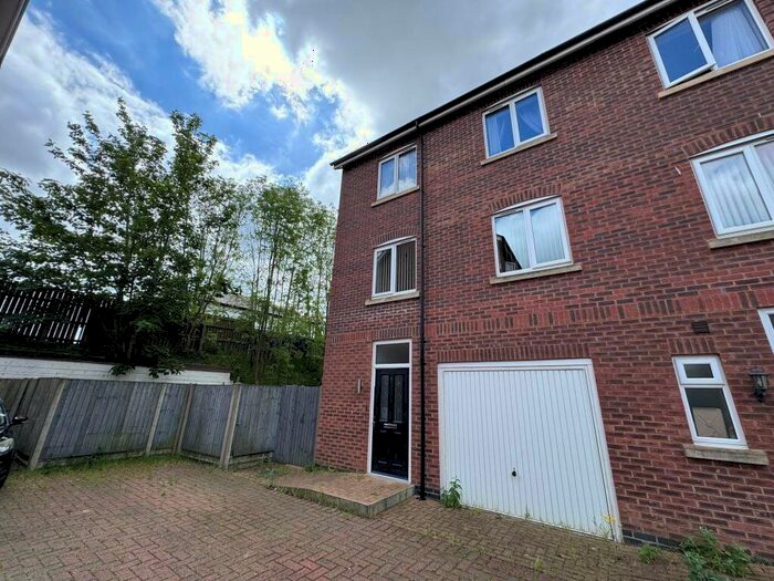 3 Bedroom Town House To Rent In Courtyard Close, Leicester, LE7