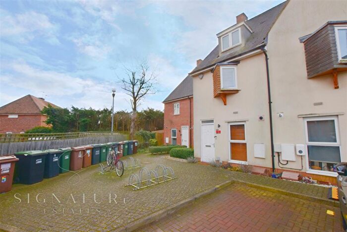3 Bedroom Town House To Rent In School Mead, Abbots Langley, WD5