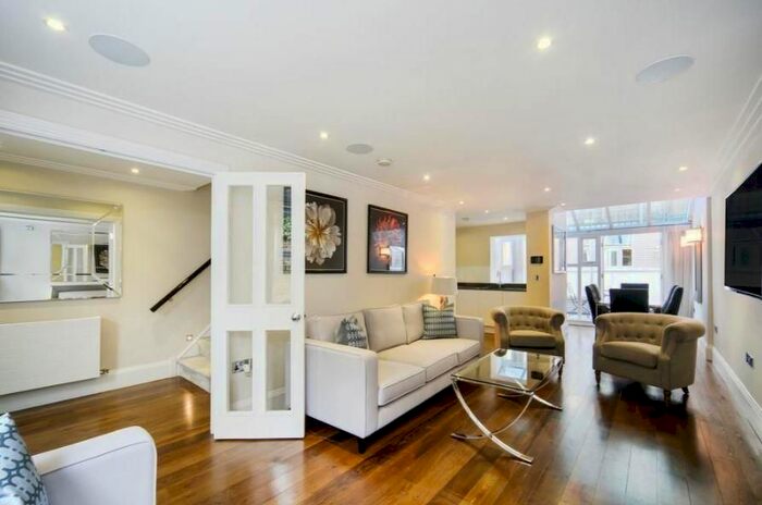 5 Bedroom Semi-Detached House To Rent In Carlisle Avenue, Acton, London, W3