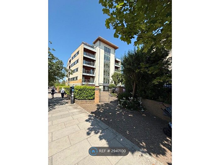 2 Bedroom Flat To Rent In St James South, Cheltenham, GL50