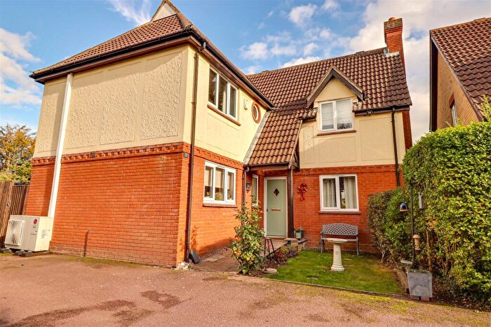4 Bedroom Detached House For Sale In Alleyn Place, Westcliff-On-Sea, SS0