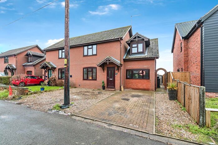 3 Bedroom Semi Detached House For Sale In Union Lane, Oulton, Lowestoft, NR32