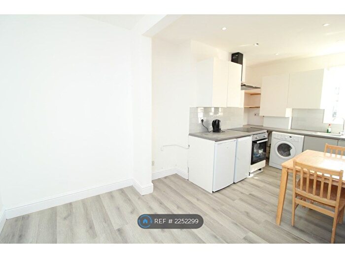 2 Bedroom Flat To Rent In Anerley Road, London, SE20