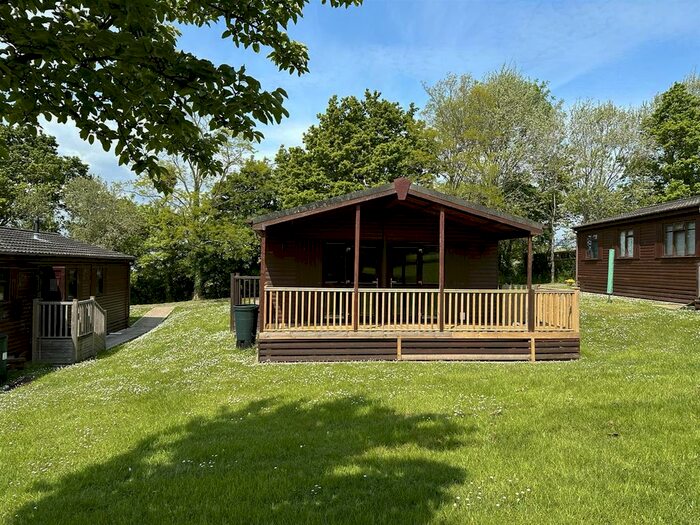 3 Bedroom Park Home To Rent In Gurnard Pines, Cockleton Lane, Cowes, PO31