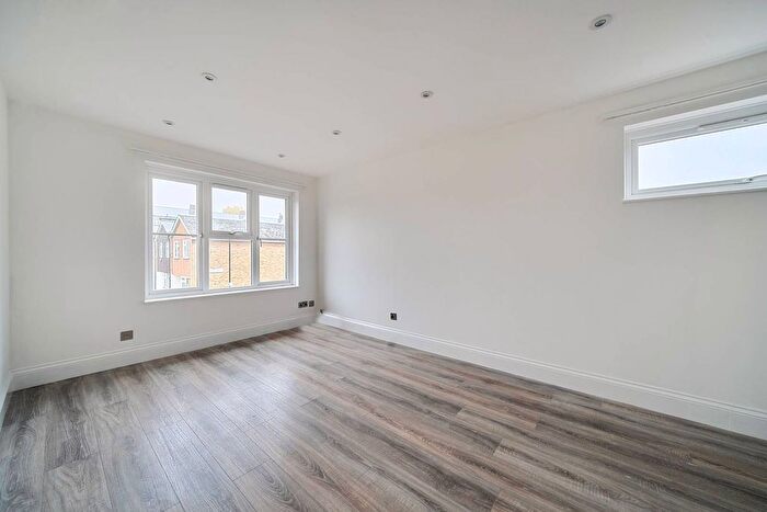 2 Bedroom Flat For Sale In Fleming Road, Kennington, London, SE17