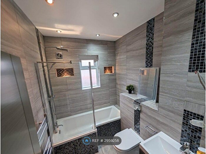 3 Bedroom Maisonette To Rent In Trevellance Way, Watford, WD25
