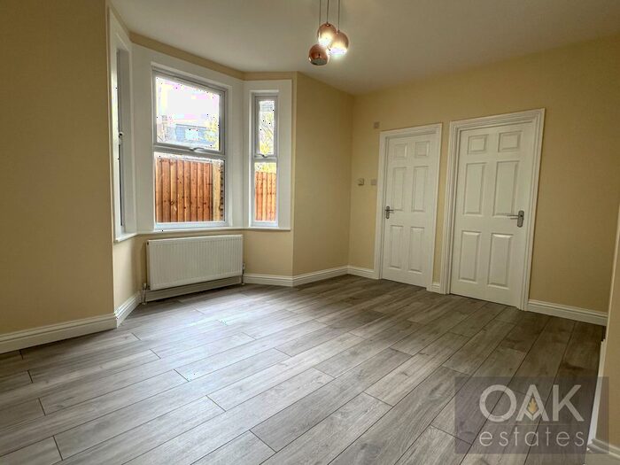 2 Bedroom Maisonette To Rent In Manor Road, London, N22