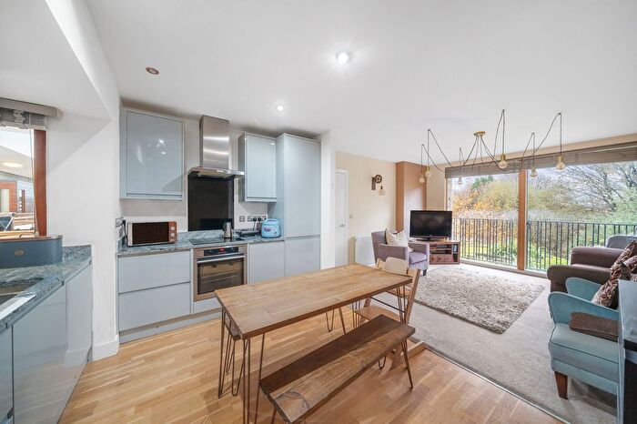 2 Bedroom Flat For Sale In Watermill Way, Colliers Wood, SW19