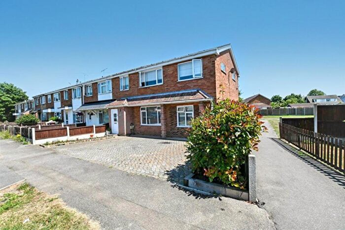 4 Bedroom End Of Terrace House For Sale In Check Out The Size - The Weald, Canvey Island, SS8