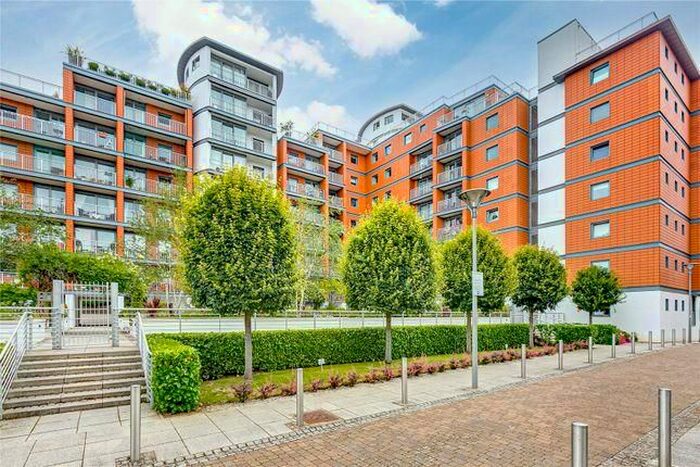 2 Bedroom Flat To Rent In Holland Gardens, Brentford, Kew Bridge, Kew Gardens, London, TW8