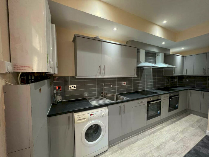 6 Bedroom Terraced House To Rent In Manor Drive, Leeds, West Yorkshire, LS6