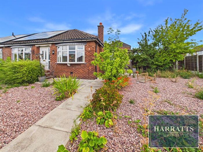 2 Bedroom Bungalow For Sale In Bridgefield Close, High Lane, Stockport, SK6
