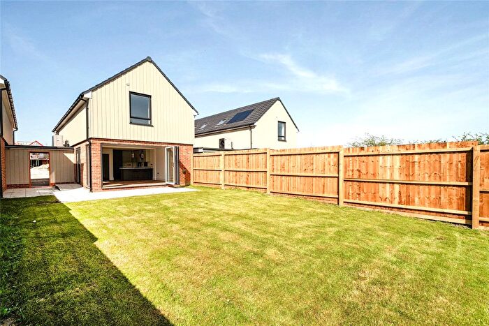 4 Bedroom Detached House For Sale In Poplar Close, Aston Cross, Tewkesbury, Gloucestershire, GL20