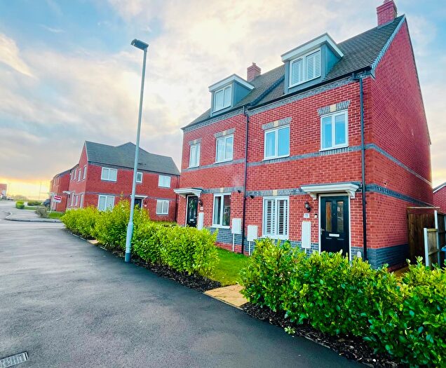 3 Bedroom Town House To Rent In Bridgeman Way, Lichfield, WS14