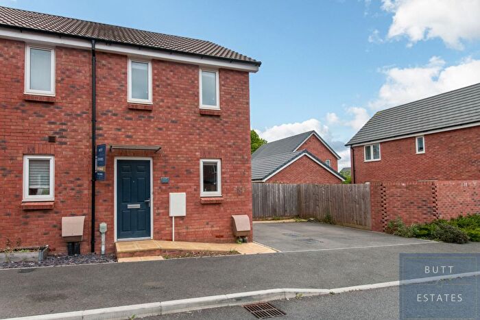 2 Bedroom End Terrace House For Sale In Orchard Way, Exeter, EX5