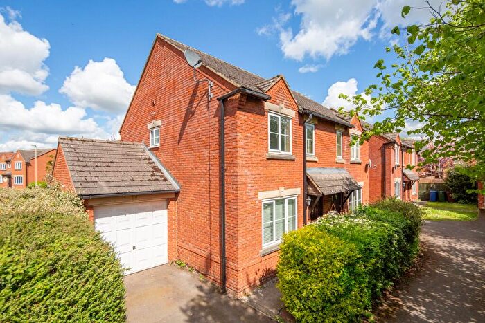 3 Bedroom Semi-Detached House For Sale In Lily Close, Bicester, Oxfordshire, OX26