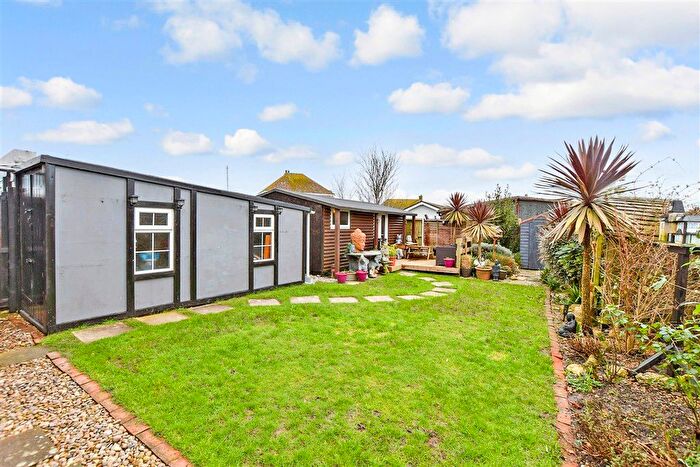 3 Bedroom Detached Bungalow For Sale In Redoubt Way, Dymchurch, Romney Marsh, Kent, TN29