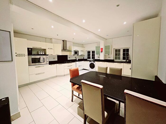 5 Bedroom Semi-detached House For Sale In Meadow Drive, London, NW4